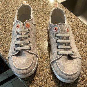 Vionic Beach! Size 7.5. Like new